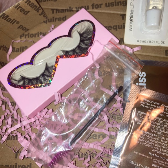 BEAUTY BUNDLE BOX 📦 1 - Picture 6 of 6